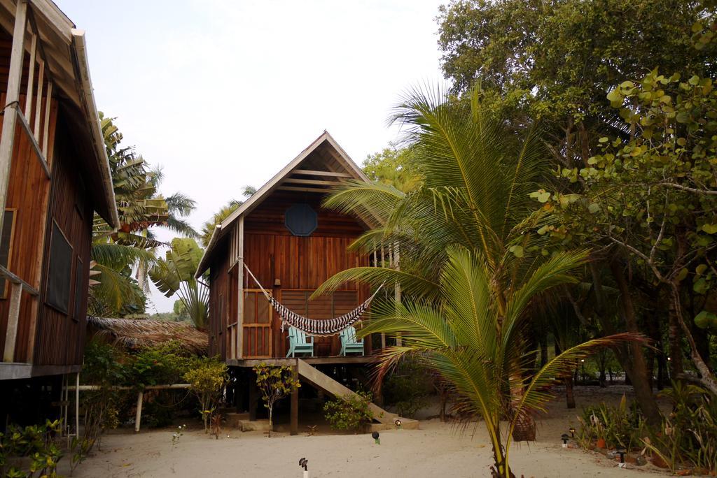 Green Parrot Beach Houses And Resort Placencia エクステリア 写真