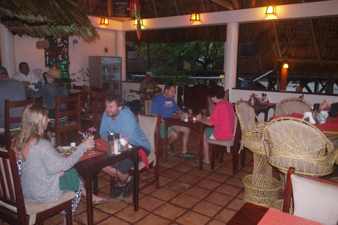 Green Parrot Beach Houses And Resort Placencia エクステリア 写真