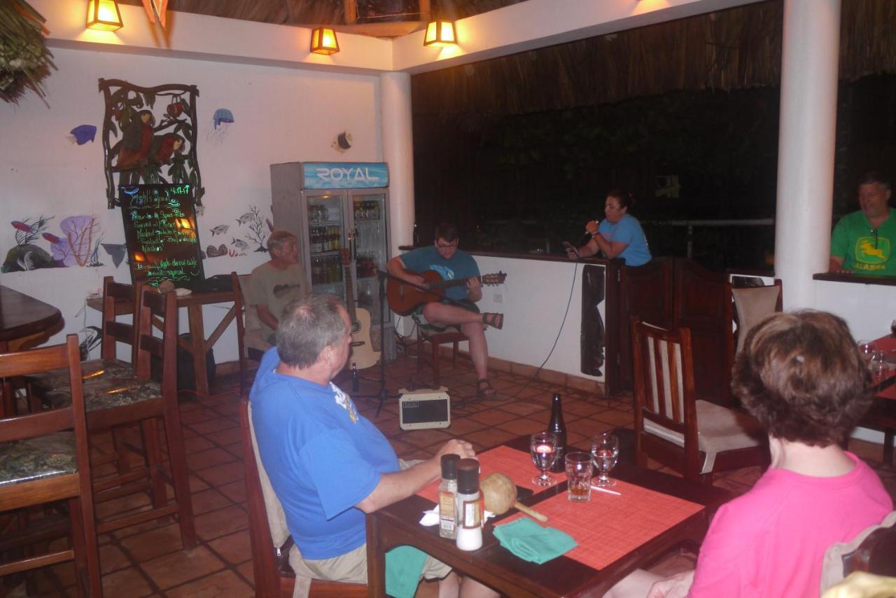 Green Parrot Beach Houses And Resort Placencia エクステリア 写真