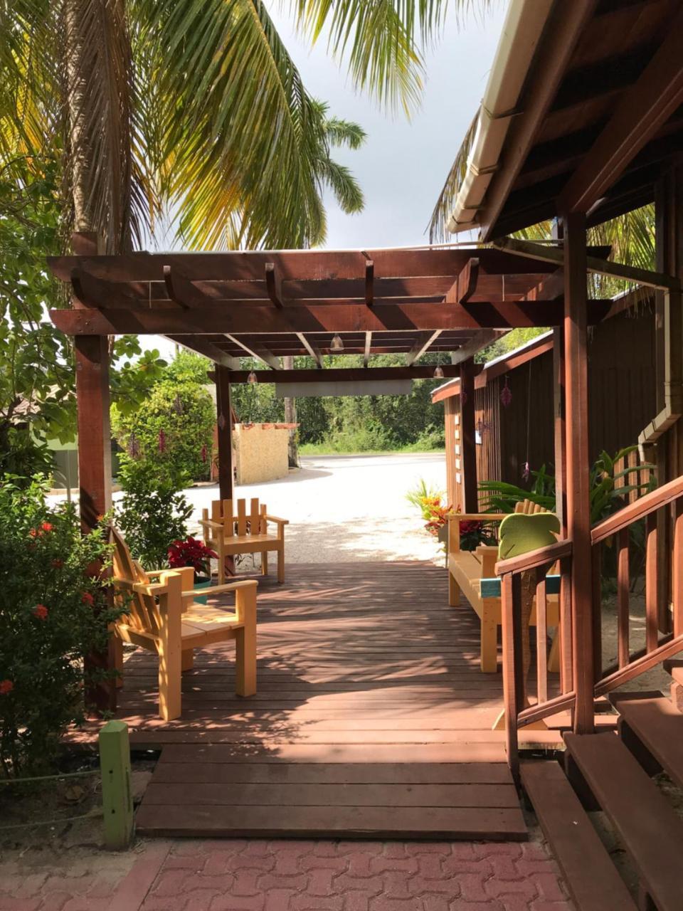 Green Parrot Beach Houses And Resort Placencia エクステリア 写真